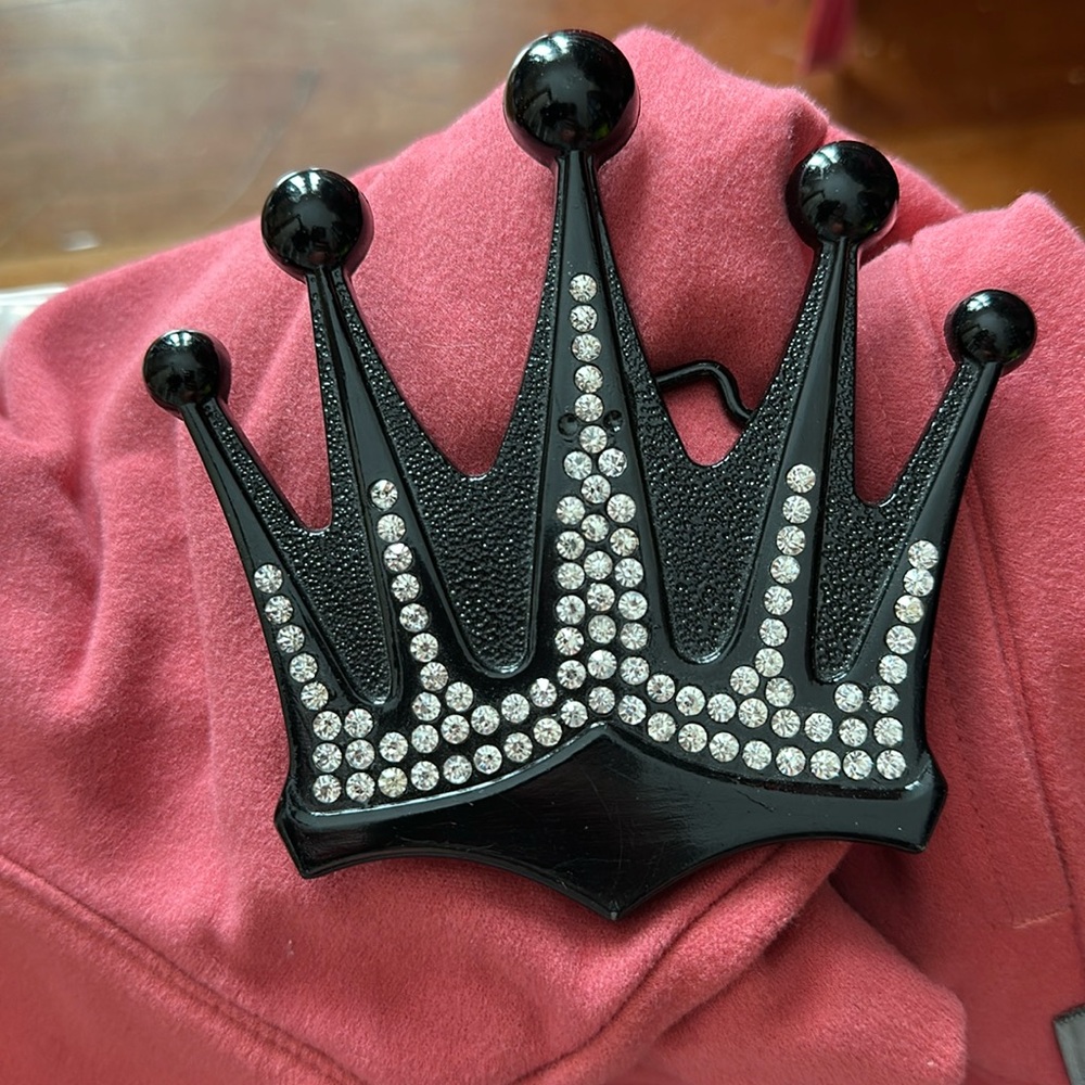 Rhinestone crown belt buckle